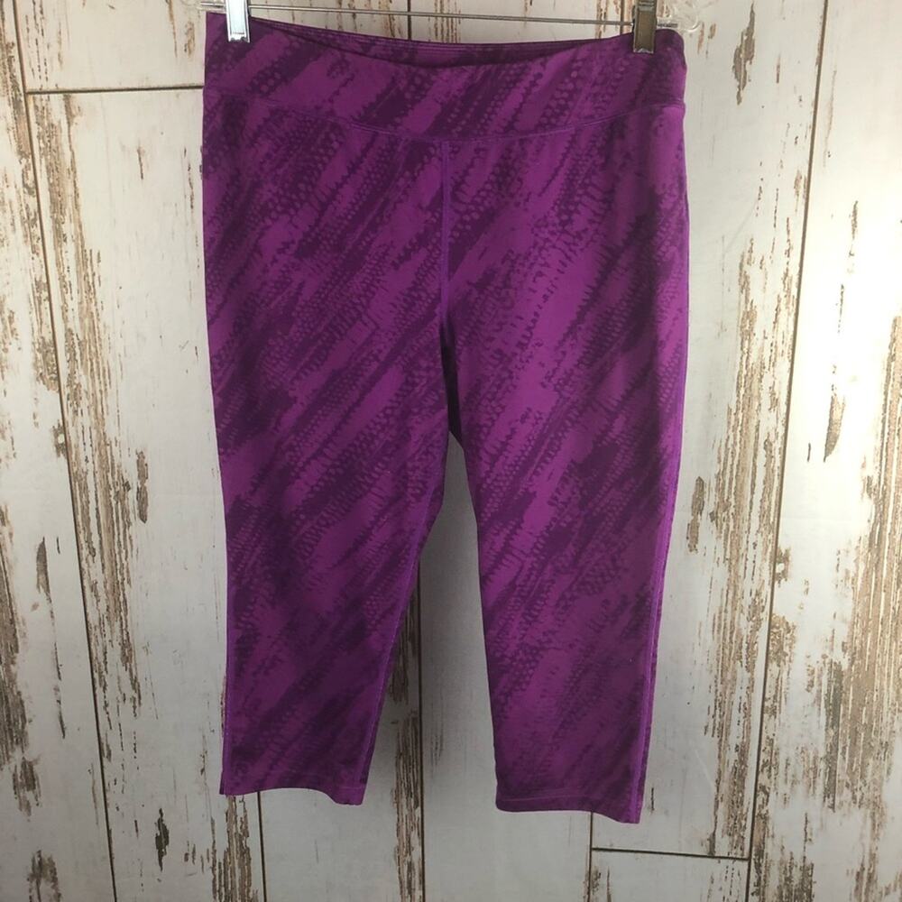 Hind Workout Capris, Size Large. Excellent condition. Purple